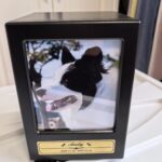 Personalisierbare Gedenkurne aus Holz photo review